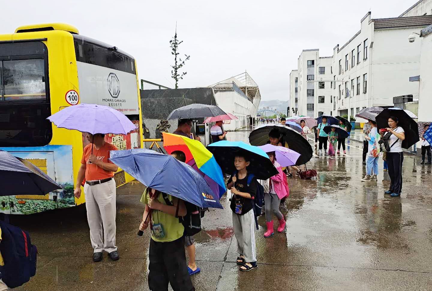 黃山長運汛期加強服務，保障學生安全出行