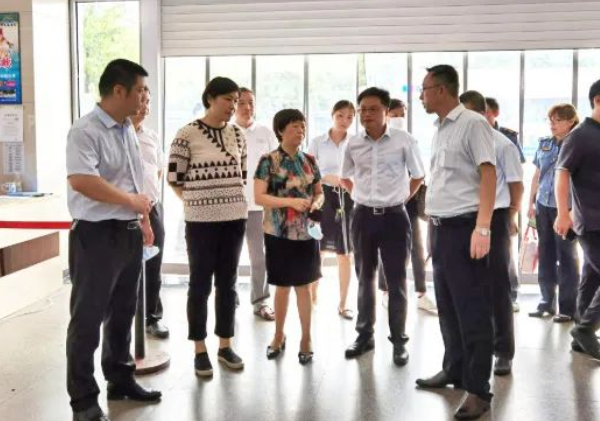 車小琴、熊敏一行檢查徐坊客運(yùn)分公司創(chuàng)建工作