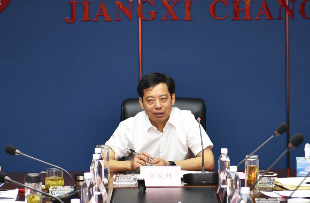 南昌市政公用集團黨委副書記、總經(jīng)理萬義輝一行調(diào)研江西長運