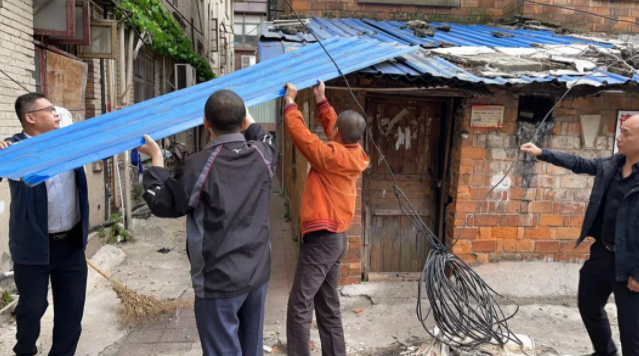 長鴻物業(yè)：大風天 排除轄區(qū)內安全隱患