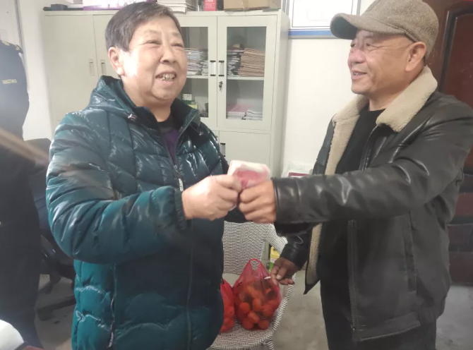 景德鎮(zhèn)長運(yùn)：駕駛員拾金不昧受稱贊