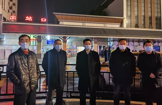 肖良芝視察一線(xiàn)春運(yùn)工作并慰問(wèn)一線(xiàn)員工