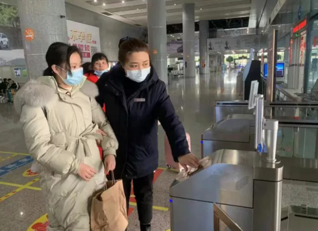 愛(ài)心接力，閉環(huán)服務(wù)，助盲人旅客回家