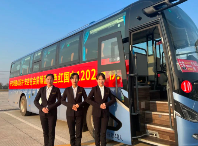 吉安長(zhǎng)運(yùn)“井岡紅杜鵑”班組、景德鎮(zhèn)長(zhǎng)運(yùn)“青花”班組獲得“江西省五一巾幗標(biāo)兵崗”榮譽(yù)稱號(hào)