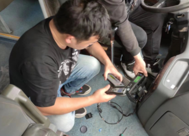 馬鞍山長(zhǎng)客  含山長(zhǎng)運(yùn)公交公司開(kāi)展北斗監(jiān)控設(shè)備檢修活動(dòng)