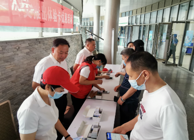 鷹潭公交：宣傳+推廣 開展 “踐行綠色出行，共建生態(tài)文明”主題活動