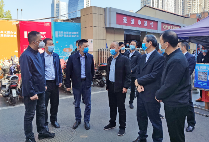 黃俊深入長(zhǎng)運(yùn)物業(yè)督導(dǎo)安全生產(chǎn)、疫情防控工作