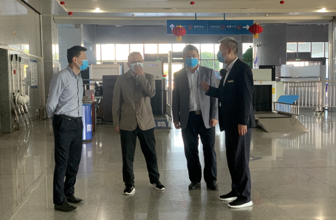 張小平一行督導(dǎo)南昌長(zhǎng)途汽車西站安全運(yùn)輸、疫情防控、文明創(chuàng)建等工作
