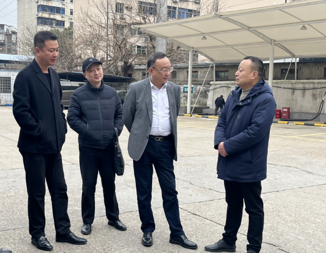 胡維泉調(diào)研都市城際公交、長運(yùn)出租生產(chǎn)經(jīng)營工作