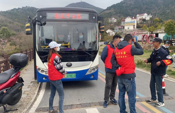 馬鞍山長(zhǎng)客:當(dāng)涂長(zhǎng)客開(kāi)行“桃花節(jié)”專(zhuān)線(xiàn) 助力游客踏春賞花