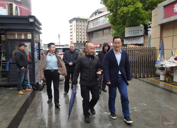 穆孫祥督導(dǎo)長(zhǎng)運(yùn)物業(yè)、都市城際公交文明創(chuàng)建工作