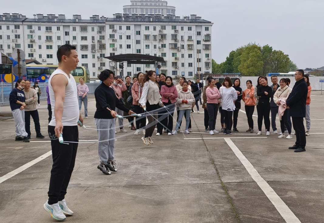 鷹潭長運(yùn)、公交：工會組織開展跳繩比賽