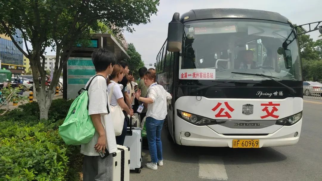 撫州長運(yùn):要開學(xué)了,“校園直通車”幫你安排妥妥的!