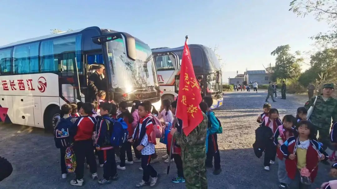 九江長(zhǎng)運(yùn):護(hù)航白槎小學(xué)研學(xué)花千谷