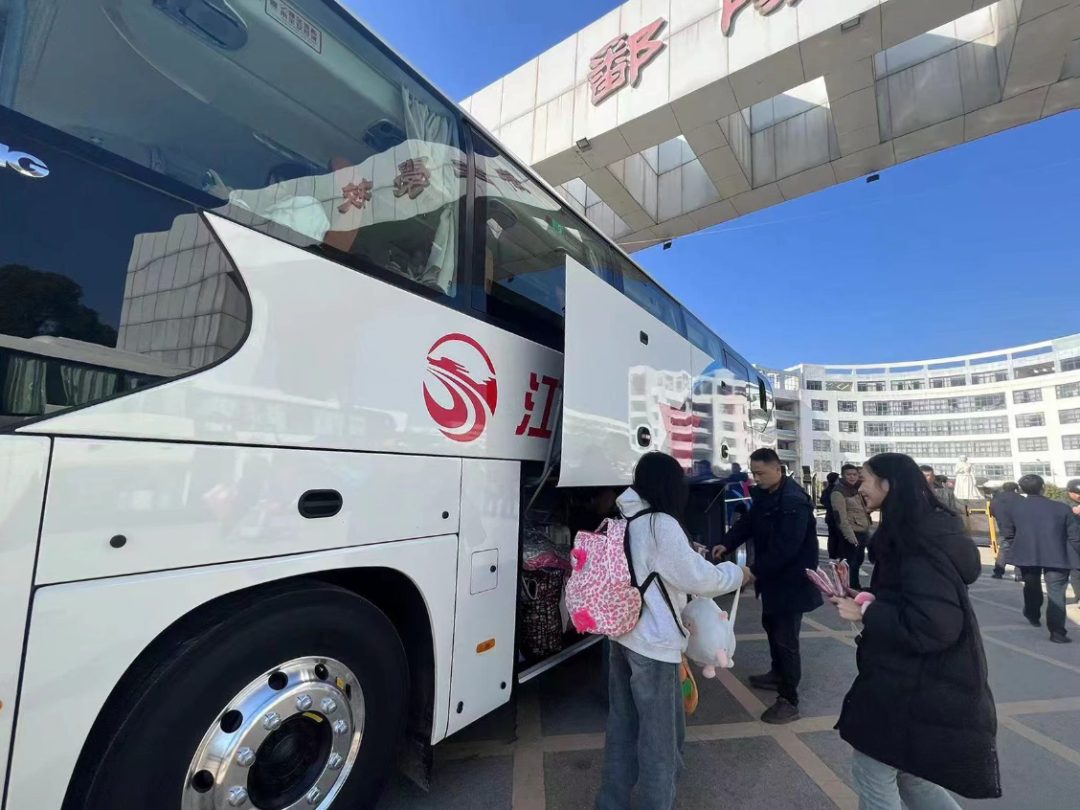 鄱陽長運:開通學子返鄉(xiāng)直通車 精準護航學子回家路