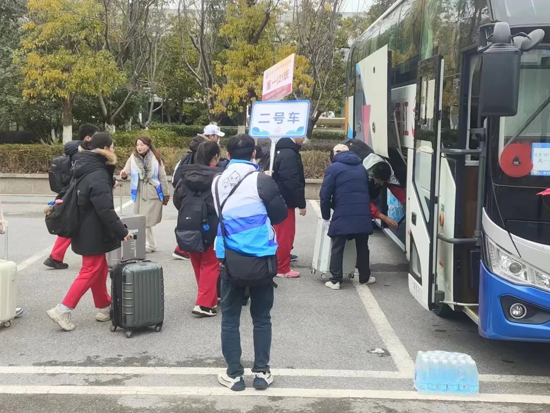 都市城際公交：開張大吉！新車首單大型包車業(yè)務順利啟航