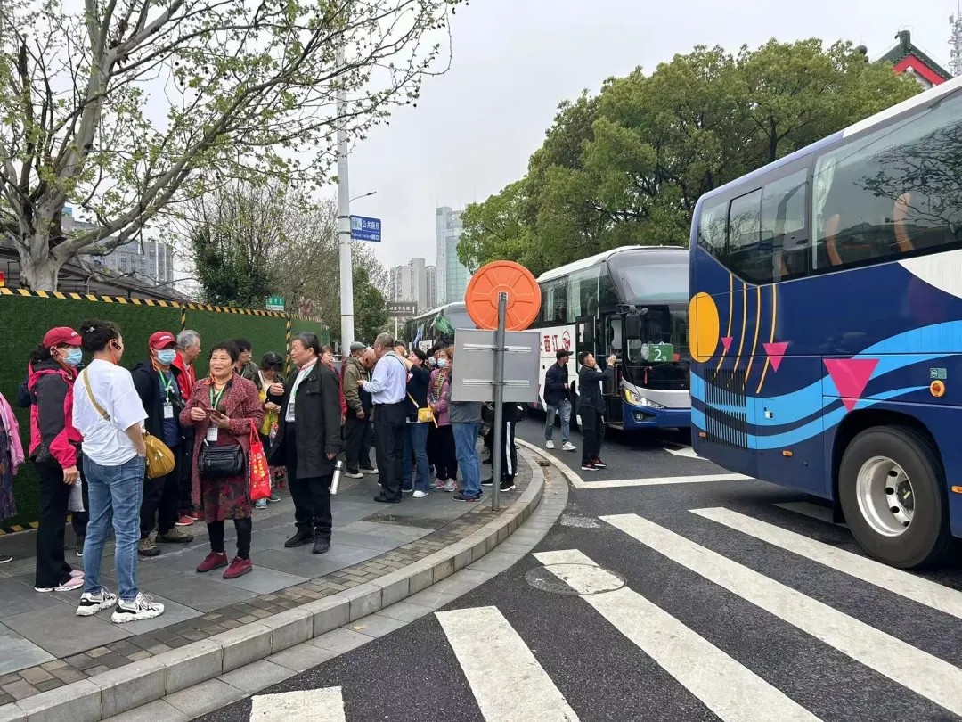 都市城際公交:承接長期旅游用車業(yè)務(wù)