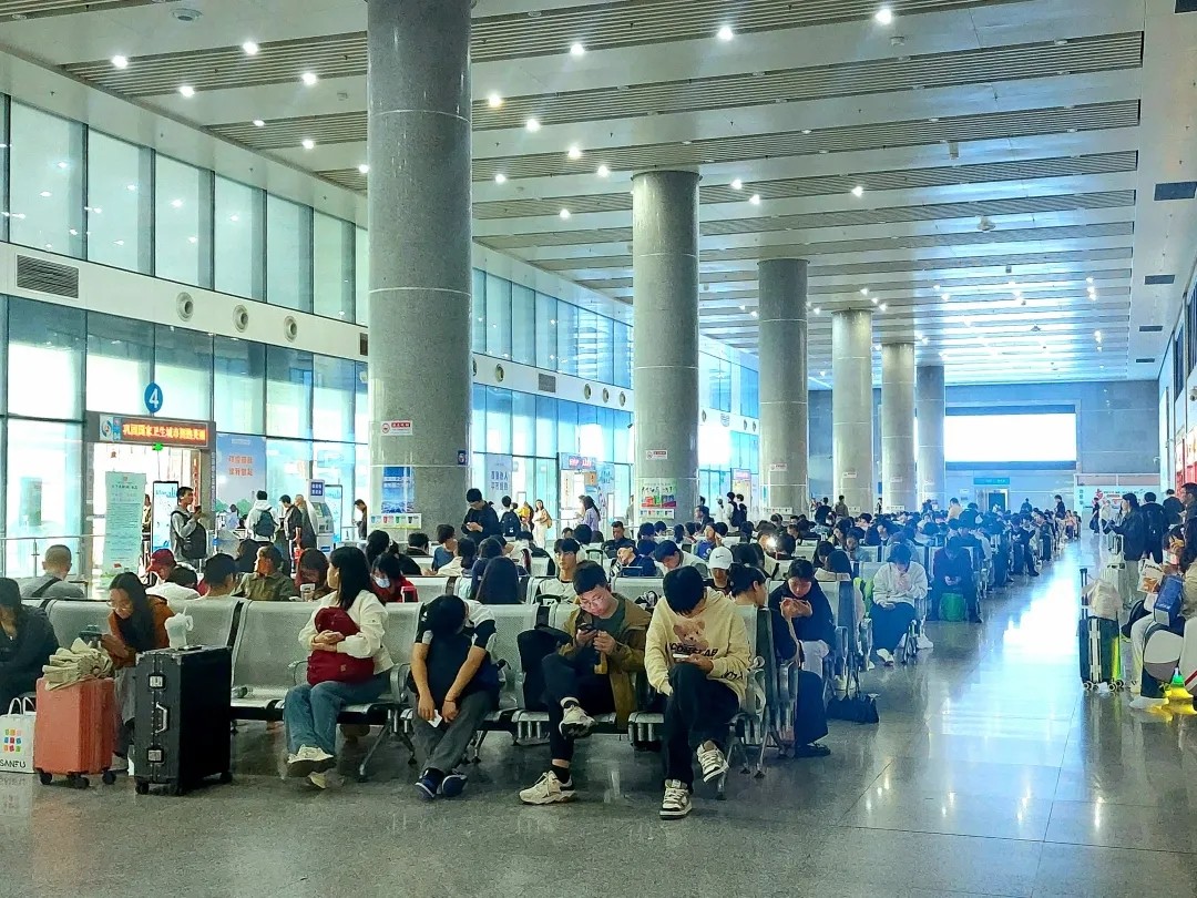 都市城際公交:積極備戰(zhàn)清明假期運(yùn)輸 預(yù)計(jì)發(fā)送旅客3.5萬(wàn)人次