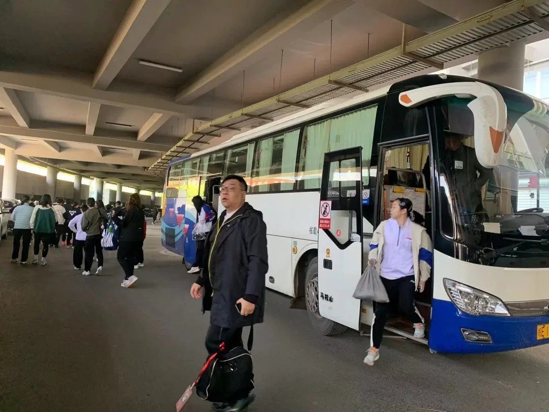 馬鞍山長客:當(dāng)涂長客擔(dān)負(fù)“農(nóng)行杯”全國羽毛球單項冠軍賽運輸任務(wù)