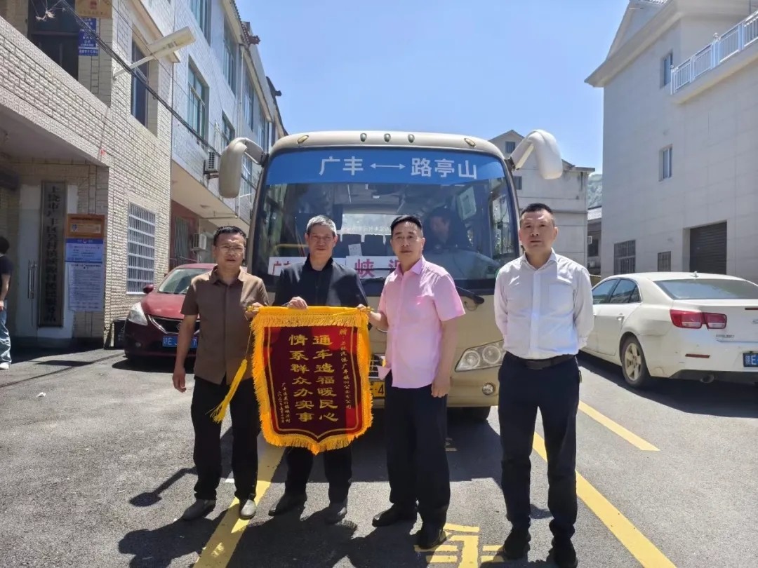 上饒汽運(yùn)：獲贈(zèng)錦旗、彰顯為民服務(wù)宗旨