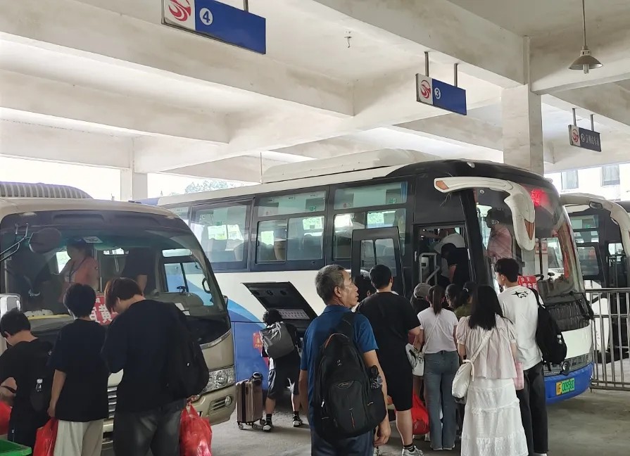 生產(chǎn)經(jīng)營 || ??撫州長運(yùn)：宜黃分公司積極應(yīng)對節(jié)后返程客流高峰