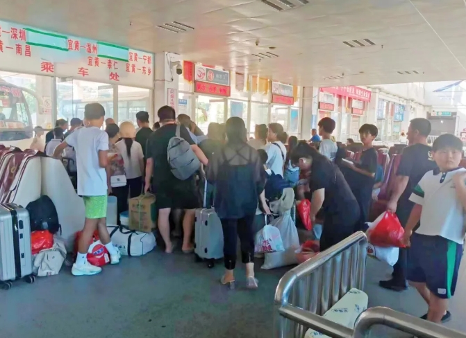 撫州長(zhǎng)運(yùn):“暑運(yùn)模式”啟動(dòng) 全力滿足旅客出行需求