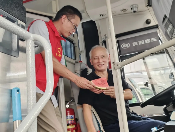 九江長運(yùn)：武寧公司開展送清涼活動