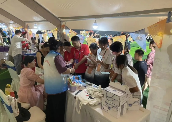 都市城際公交:赴“奔跑吧·少年”體育大會(huì)現(xiàn)場推廣旅游產(chǎn)品