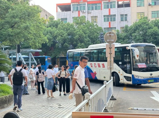 撫州長(zhǎng)運(yùn):開通贛東學(xué)院(新校區(qū))通勤車 開啟高校服務(wù)新篇章