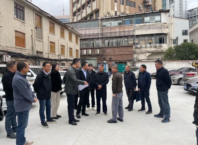 今日快報(bào) || 杜小華督導(dǎo)長(zhǎng)鴻物業(yè)安全生產(chǎn)重點(diǎn)工作 王曉、胡勁松陪同