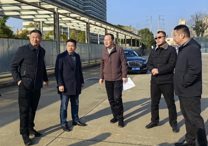 都市城際公交：紅谷灘區(qū)組織部、社會(huì)工作部調(diào)研長途汽車西站充電區(qū)服務(wù)驛站