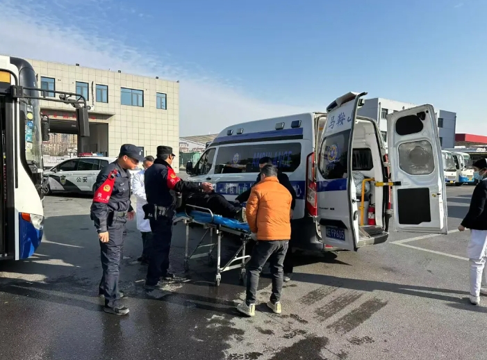 馬鞍山長客：公交司機冷靜處置 乘客突發(fā)疾病轉(zhuǎn)危為安