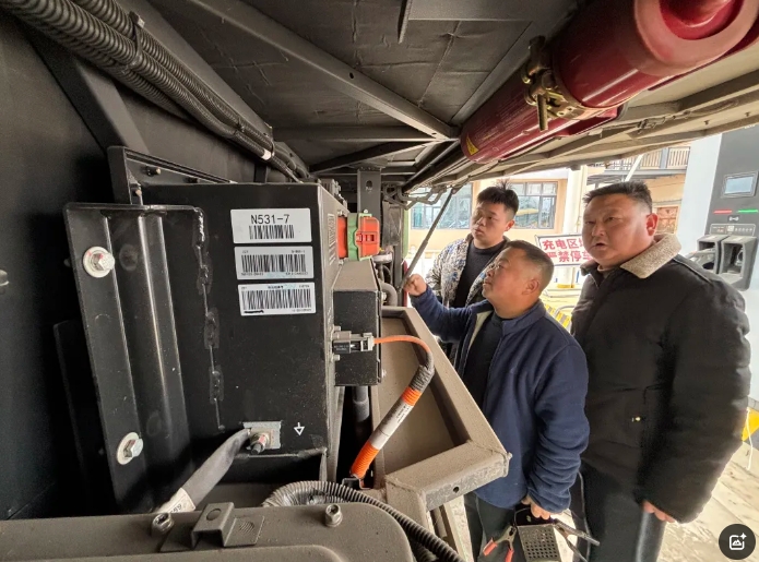 鄱陽長運：公交旅游分公司聯(lián)合宇通服務站對車輛進行全面檢查