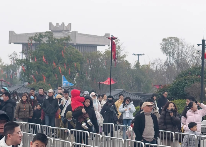 都市城際公交：運(yùn)游結(jié)合 春節(jié)旅游圓滿收官