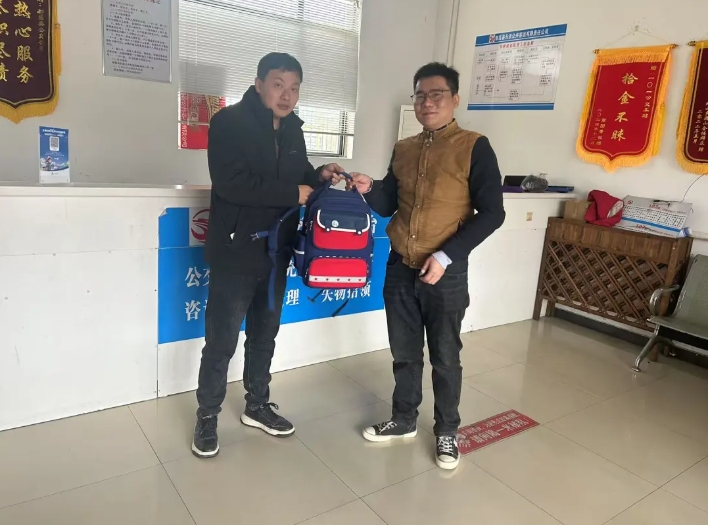 九江長(zhǎng)運(yùn)：拾金不昧好榜樣 傳遞公交正能量