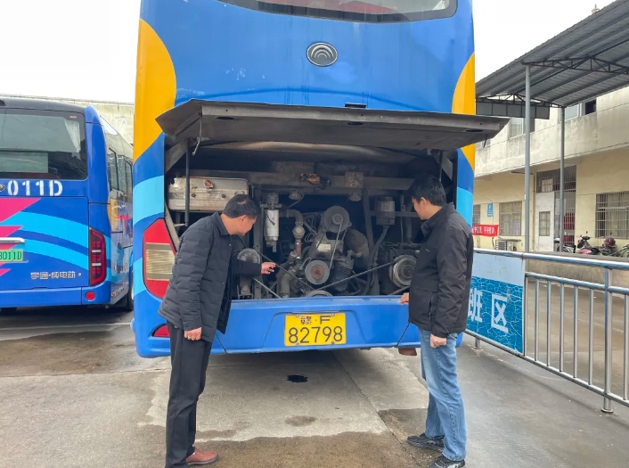 撫州長(zhǎng)運(yùn):東鄉(xiāng)分公司開(kāi)展十年以上老舊車(chē)輛專項(xiàng)排查