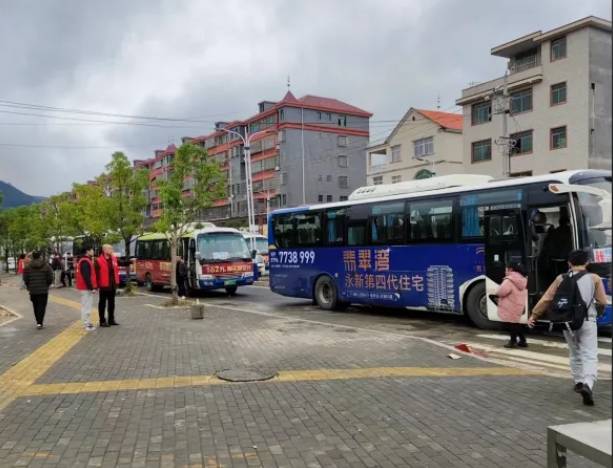 吉安公司：“周五直通車” 鋪就學子安心歸途