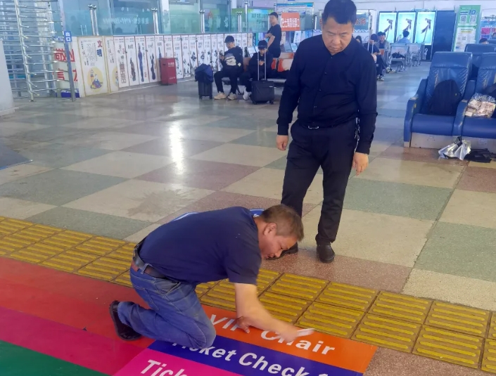 景德鎮(zhèn)長(zhǎng)運(yùn)：車站助力申遺 更換雙語標(biāo)識(shí)