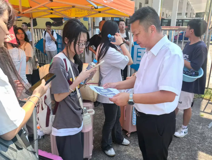 撫州長(zhǎng)運(yùn)：“校園直通車(chē)”護(hù)航新生，便民服務(wù)暖人心